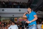 Ajay Devgan promotes Toonpur Ka Superhero in Oberoi Mall on 22nd Dec 2010 (13).JPG